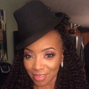 Meet your Posher, Phylis